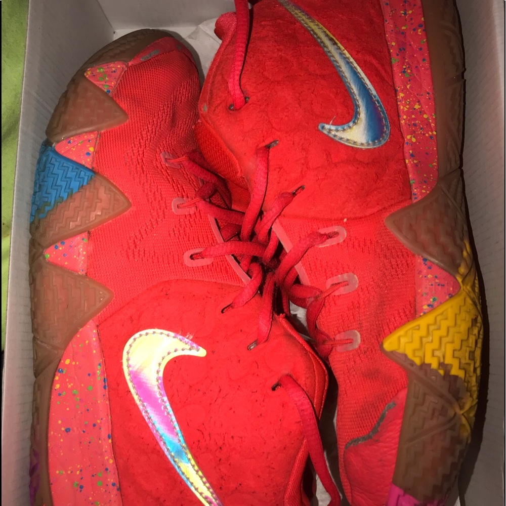 Kyrie 4 size 4.5y lucky charms